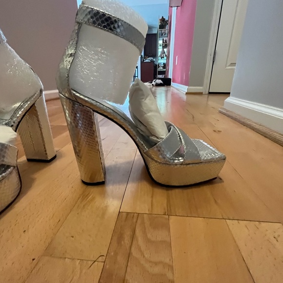 Good American silver heels - Picture 3 of 5